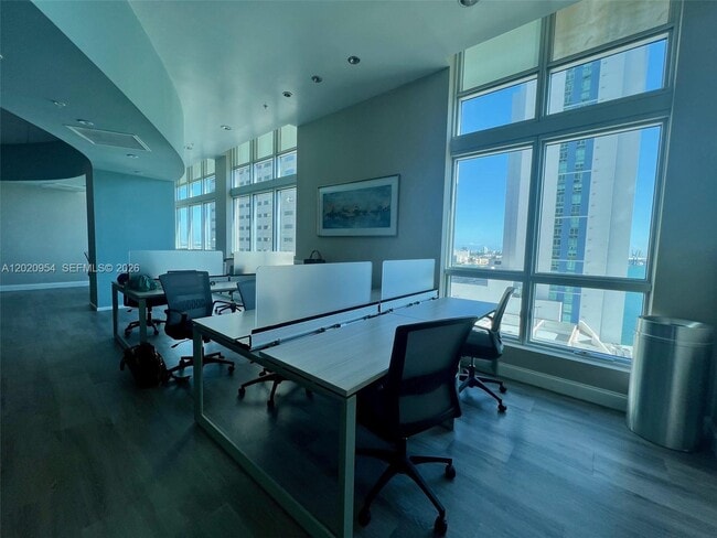 Building Photo - 300 S Biscayne Blvd