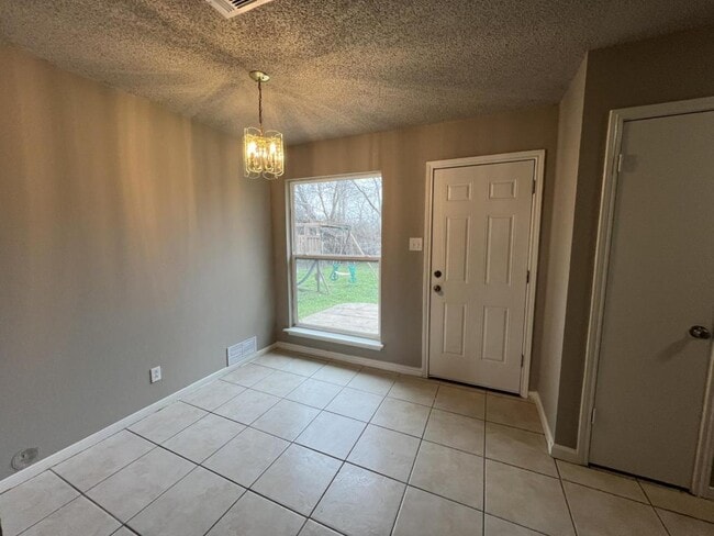 Building Photo - 2111 Caprice Dr