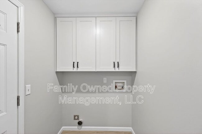 Building Photo - 123 Thousand Oaks Cir