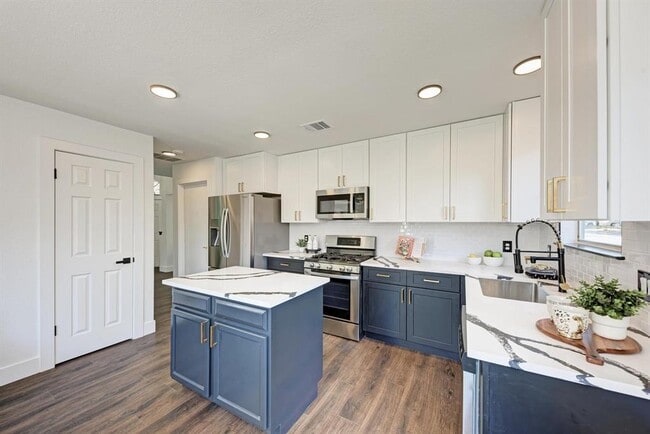 Building Photo - 801 Black Isle Dr