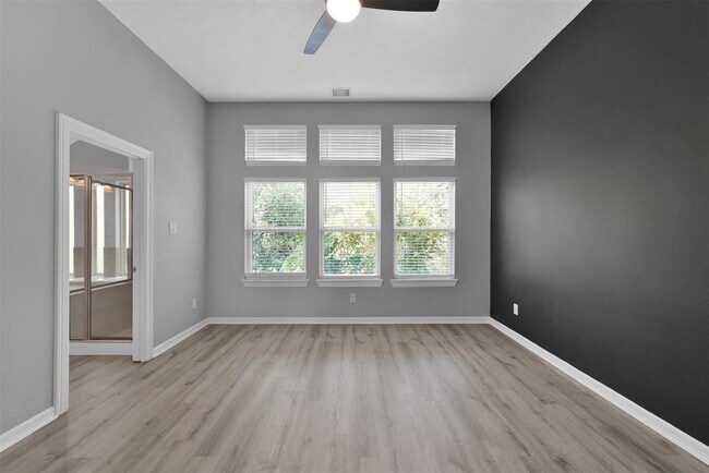 Building Photo - 91 Aventura Pl