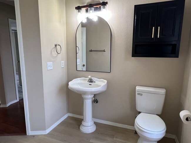 Building Photo - AVAILABLE NOW! Nixa 3 Bedroom, 2 Bathroom