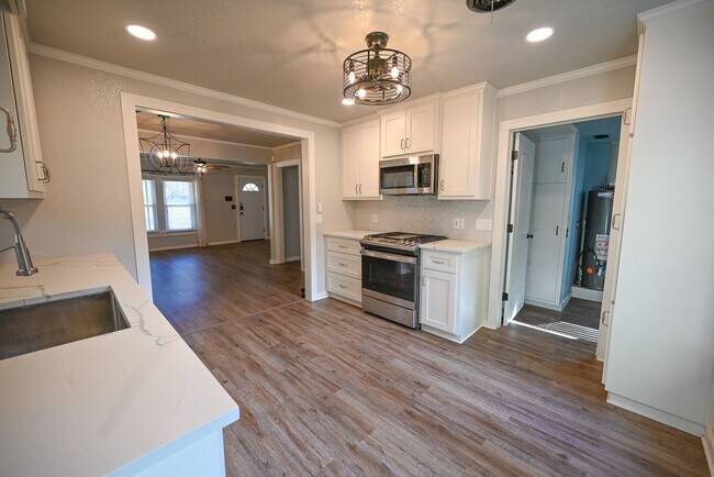 Building Photo - Charming 3 Bed 2 Bath - 1400 SQFT Decatur TX