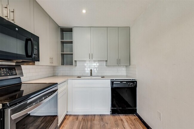 Building Photo - 5212 Parry Ave