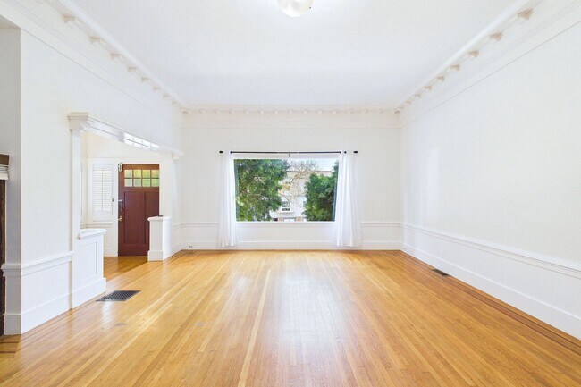 Building Photo - 924 Clayton St