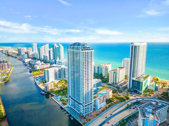 Building Photo - 4010 S Ocean Dr