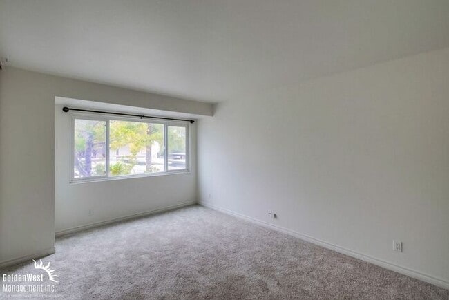 Building Photo - Charming 2Bdm 2Ba Condo in La Jolla