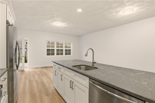 Building Photo - 47 Windsor Rd