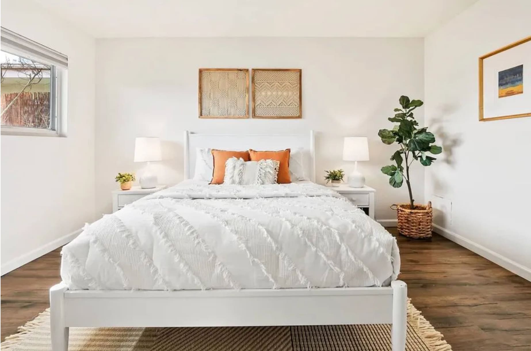 Building Photo - 525 N Sycamore Ave