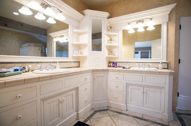 Building Photo - Janin Acers - Pool - Pet Friendly - FURNISHED OR UNFURNISHED