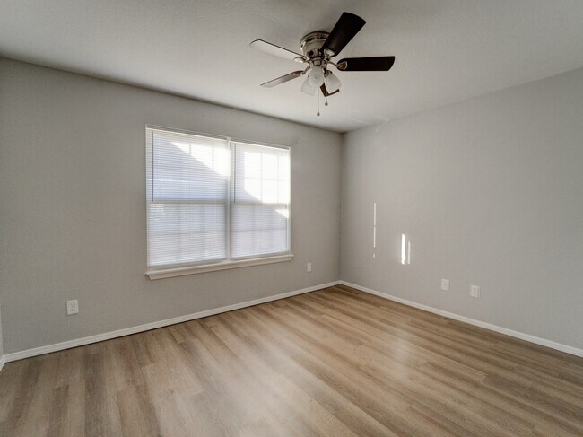 Building Photo - 344 Grant Springs Dr