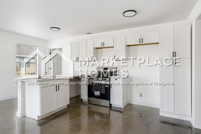 Building Photo - 801 Goodwyn St