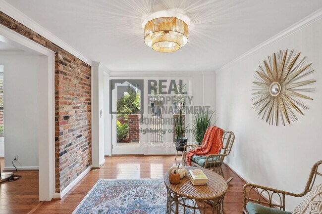 Building Photo - 5025 Hillsboro Pike