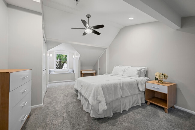 Building Photo - 930 Harvard Ct