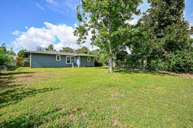 Building Photo - 226 Hyta St