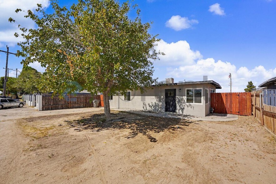 Building Photo - Unit