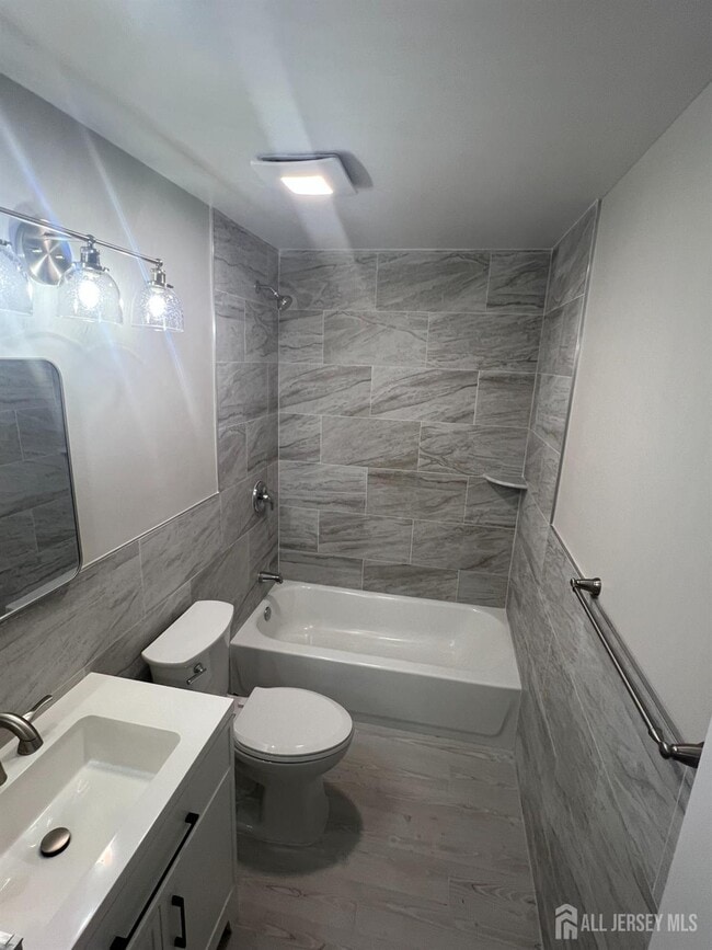 Building Photo - 20 Crabapple Ln