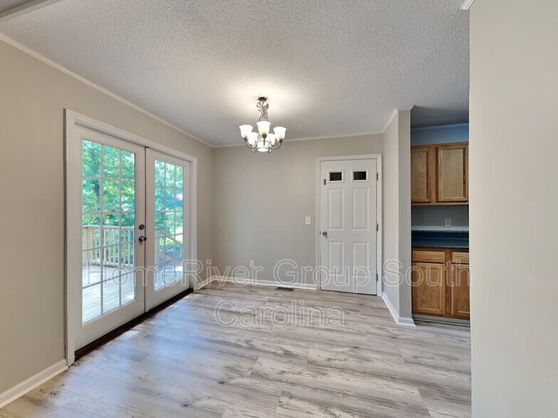 Building Photo - 2380 Spring Valley Dr
