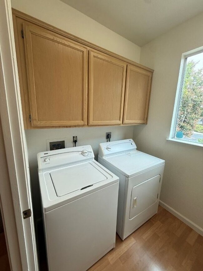 Building Photo - 900 Bluewater Dr