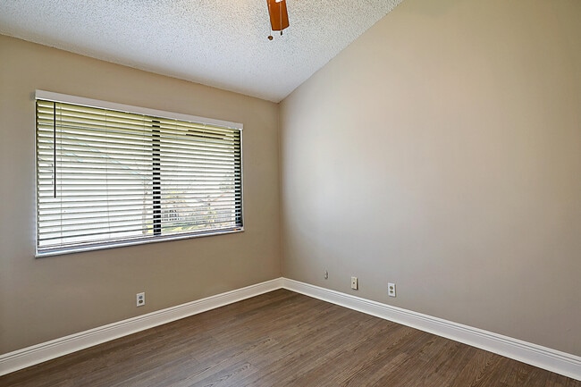 Building Photo - 605 Harbour Pointe Way