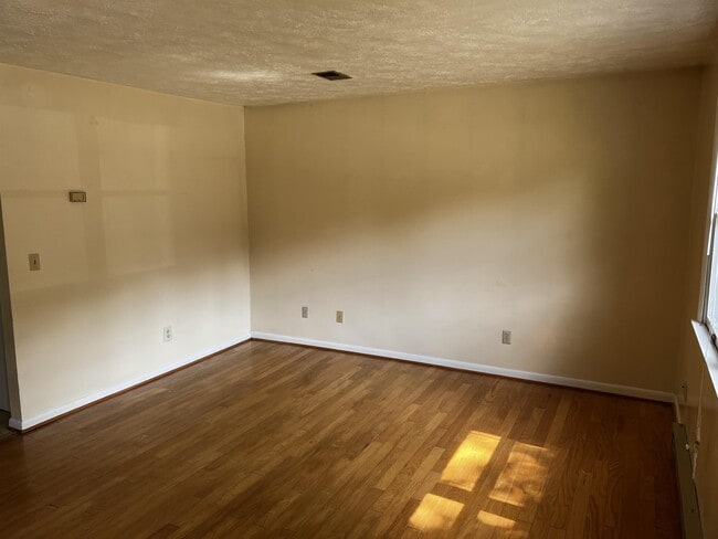 Building Photo - 236 Trimble Ave