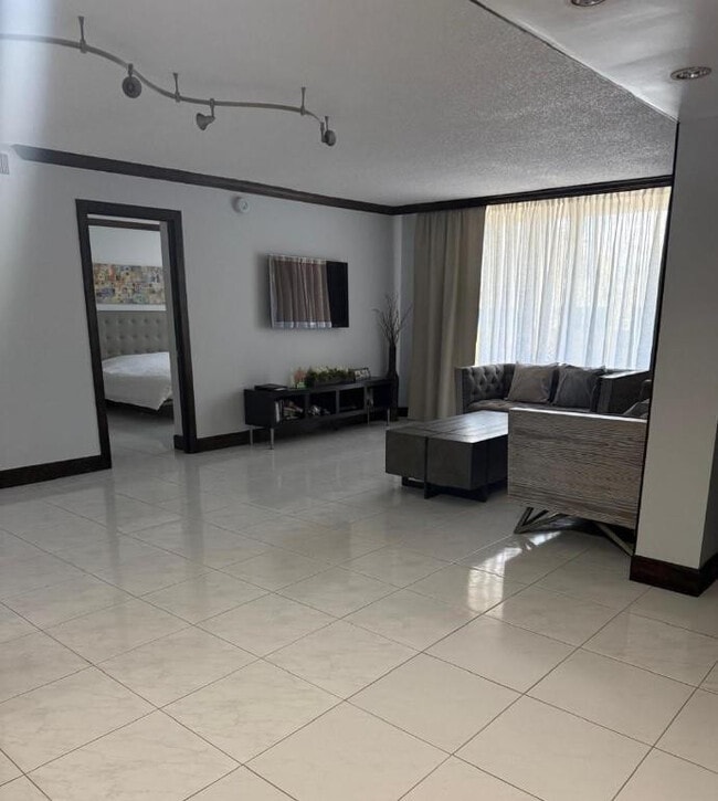 Building Photo - 1833 S Ocean Dr