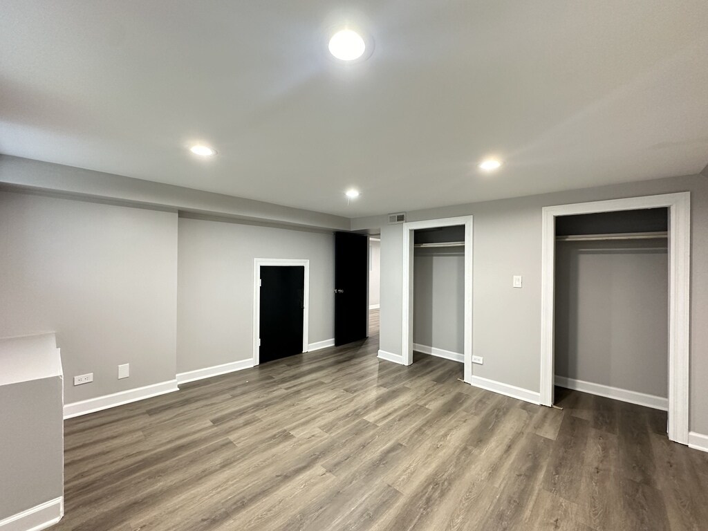 Building Photo - 2617 W Rascher Ave