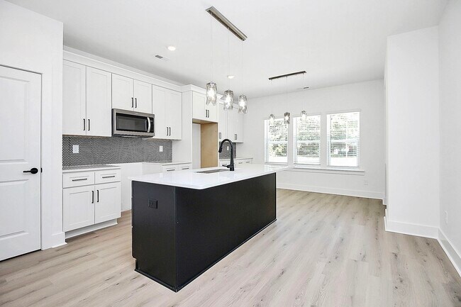 Kitchen and dining - 2613 Dr Carver Rd