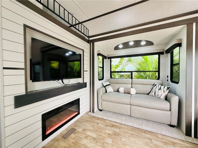 Building Photo - 10725 S Ocean Dr