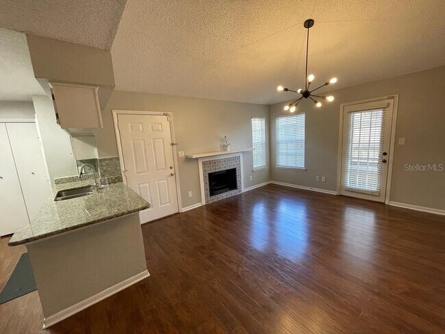 Building Photo - 4401 Thornbriar Ln