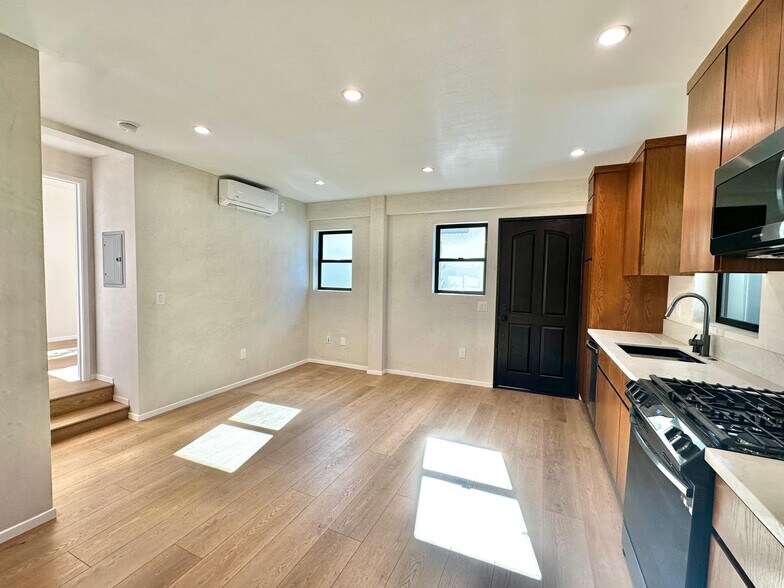 Building Photo - 4414 Saint Clair Ave