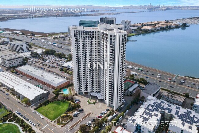 Building Photo - Fully Furnished Condo With Panoramic San Francisco Bay Views and Unbeatable Amenities