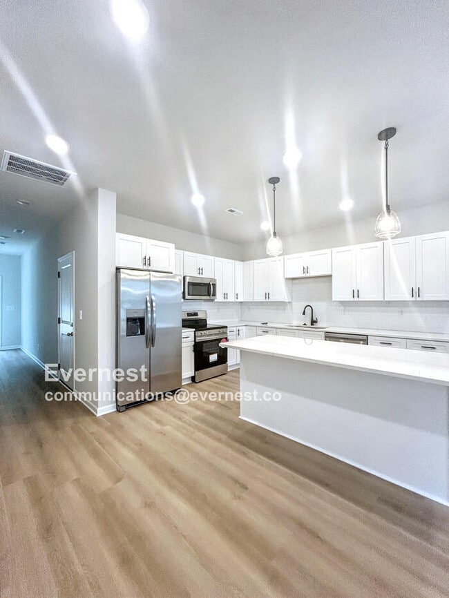 Building Photo - 311 Pawley Dr