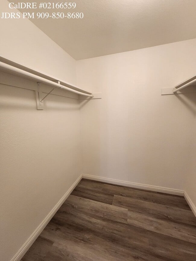 Building Photo - Corona 2 Bedroom Condo