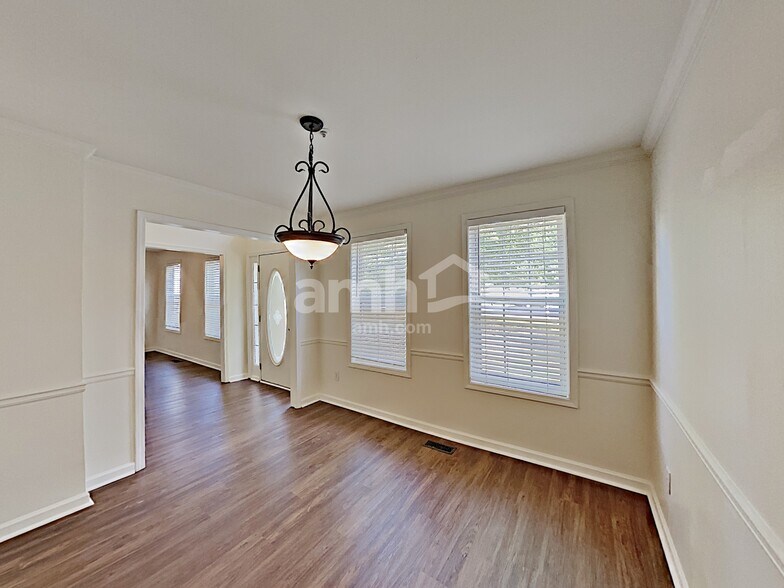 Building Photo - 714 Ridgewood Way