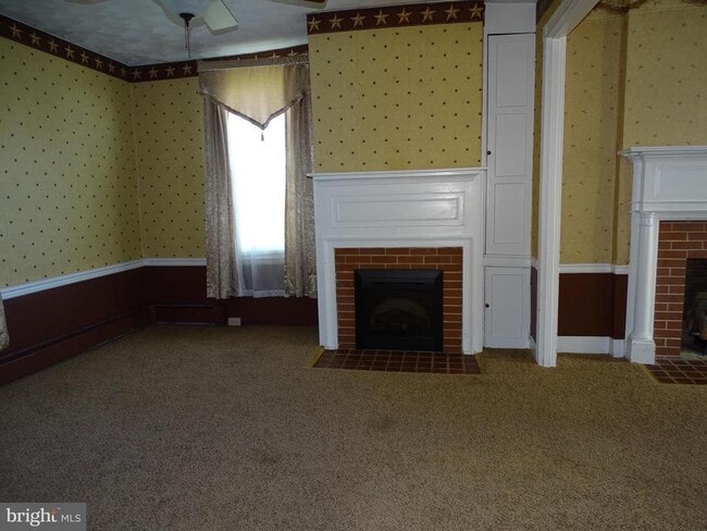 Building Photo - 1410 Gillan Dr