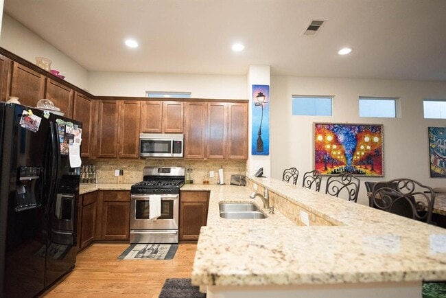 Building Photo - 5927 Kansas St