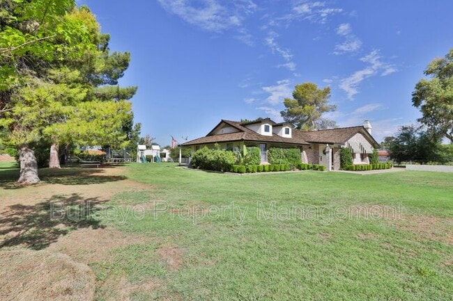 Building Photo - 2672 E Mesquite St