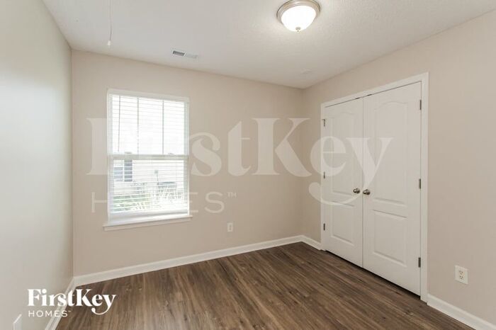 Building Photo - 136 Peterborough Dr