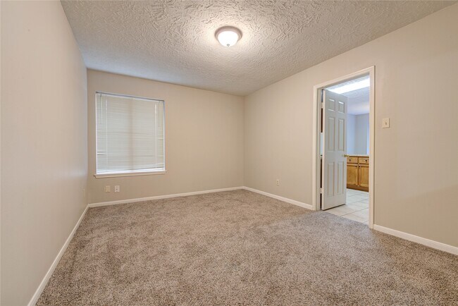 Building Photo - 3322 Larkwood Ln