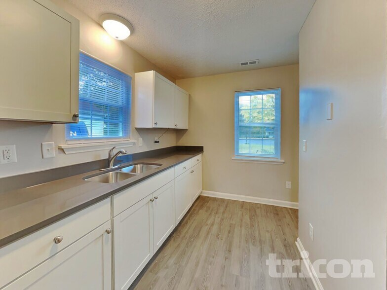 Building Photo - 7307 Hooksett Ct