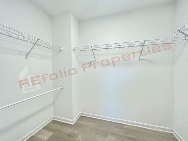 Building Photo - Comfortable 3-Bedroom Townhouse w/2 Assign...