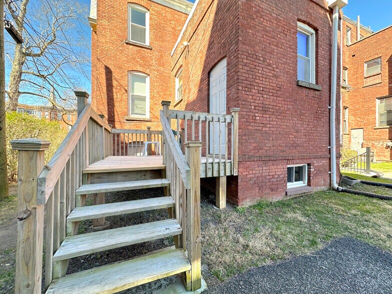 Building Photo - 152 Grand St