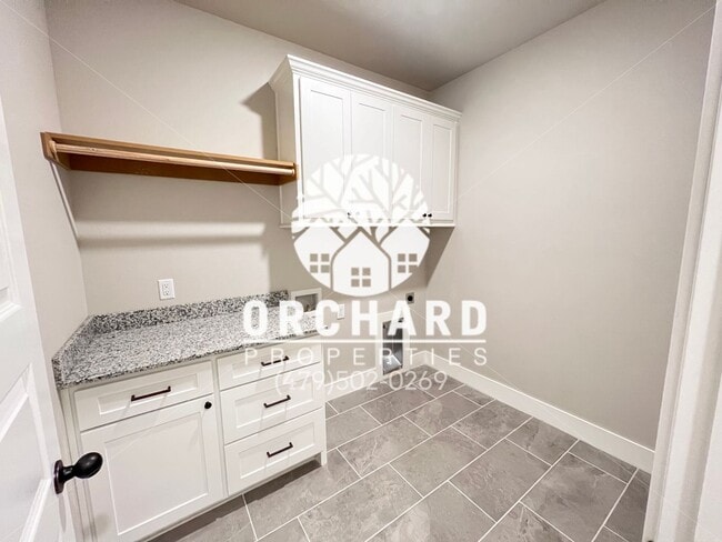 Building Photo - Single-Family Home- Beautiful 4 Bedroom Alderwood Plan