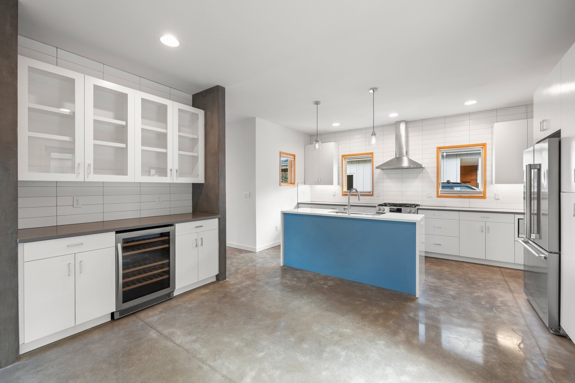 Building Photo - 2038 NE Morgan St. A