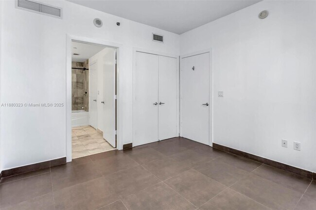 Building Photo - 1050 Brickell Ave