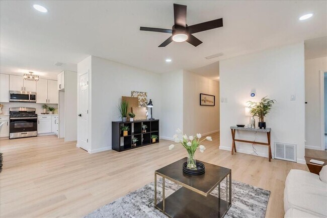 Building Photo - 9606 Dallum Dr