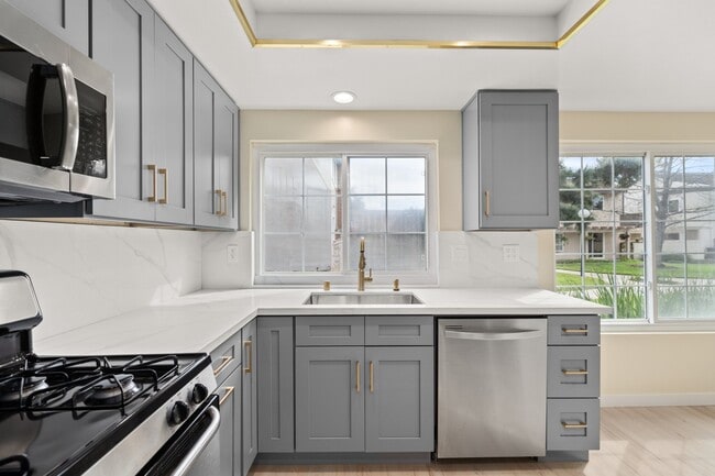 Building Photo - 306 Dolores Cir