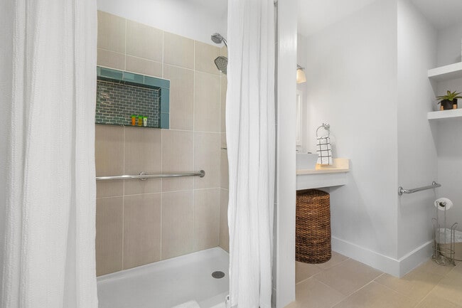 Building Photo - 43 W Plumosa Ln