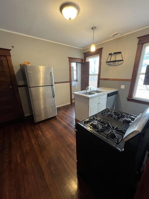 Building Photo - 20 Besch Ave